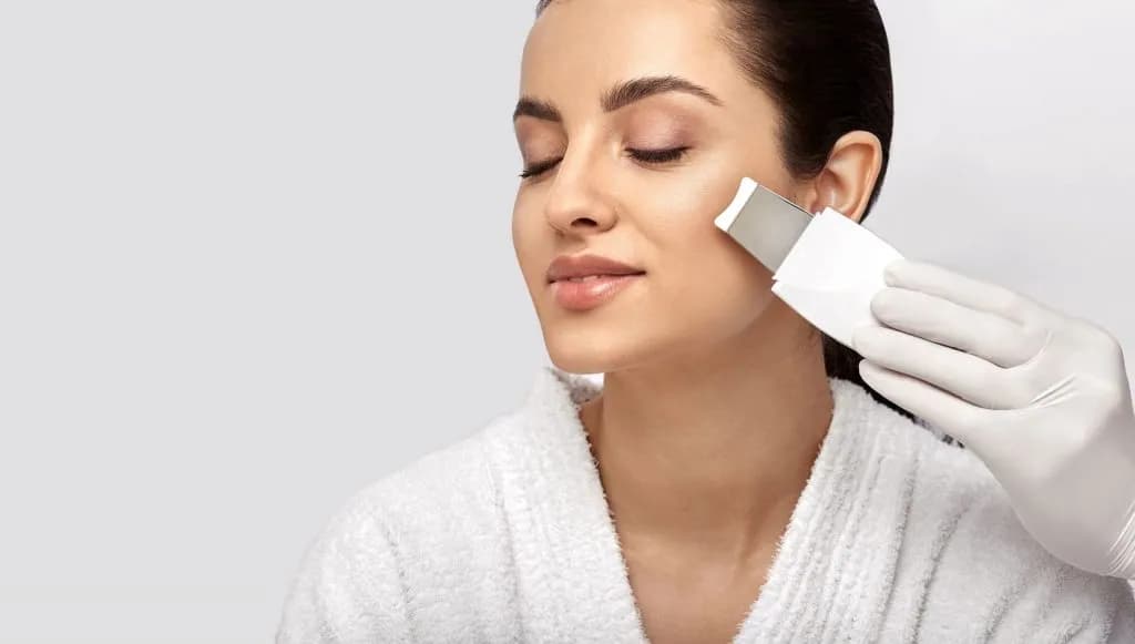 Jak działa peeling kawitacyjny? Odkryj jego korzyści dla skóry Jak działa peeling kawitacyjny? Odkryj jego korzyści dla skóry