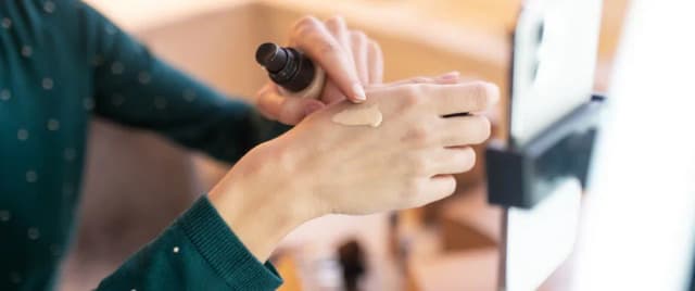Krem BB, CC czy DD - który produkt najlepiej zadba o Twoją skórę? Krem BB, CC czy DD - który produkt najlepiej zadba o Twoją skórę?
