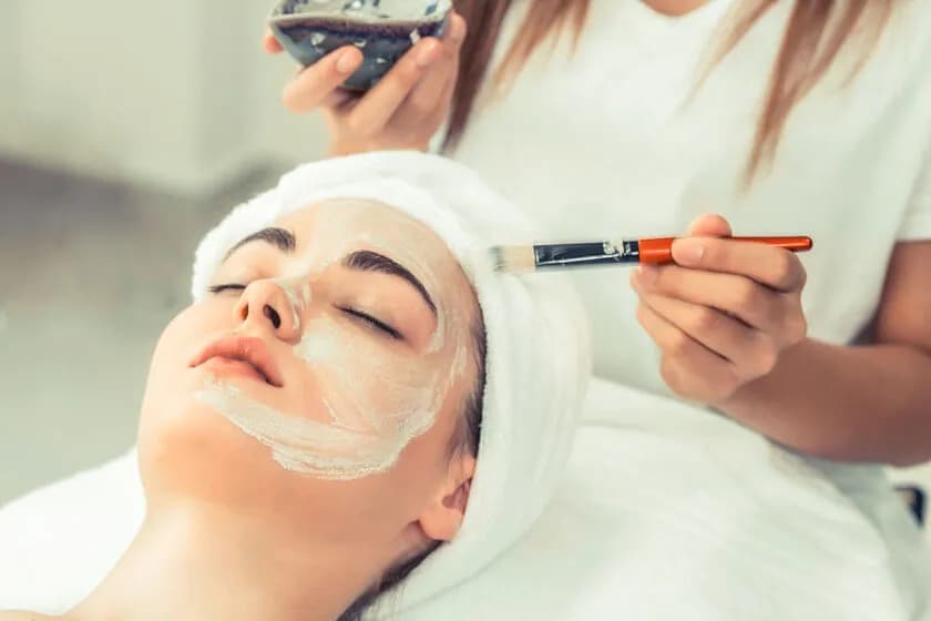 Czym jest peeling gommage? Jak działa, zalety i dla kogo jest najlepszy Czym jest peeling gommage? Jak działa, zalety i dla kogo jest najlepszy