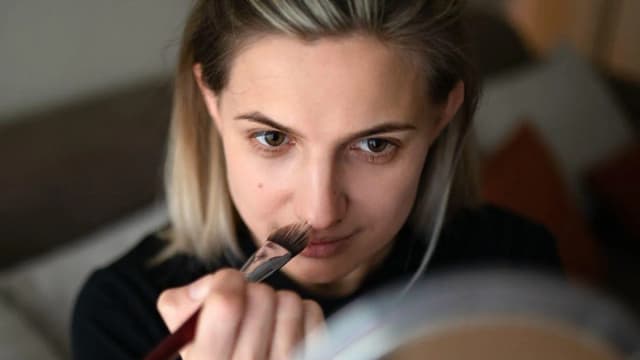 Najlepsze podkłady rozświetlające w Rossmannie - porównanie i opinie Najlepsze podkłady rozświetlające w Rossmannie - porównanie i opinie
